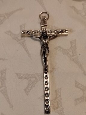 Unisex Silvertone Fashion Jewelry Crucifix Pendant Jesus Religious 2"W x 4"L
